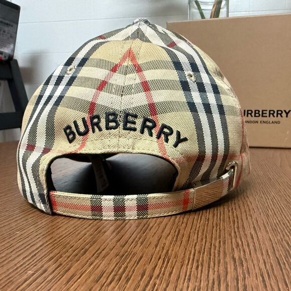BURBERRY LIKE NEW CANVAS HAT - Picture 3 of 7